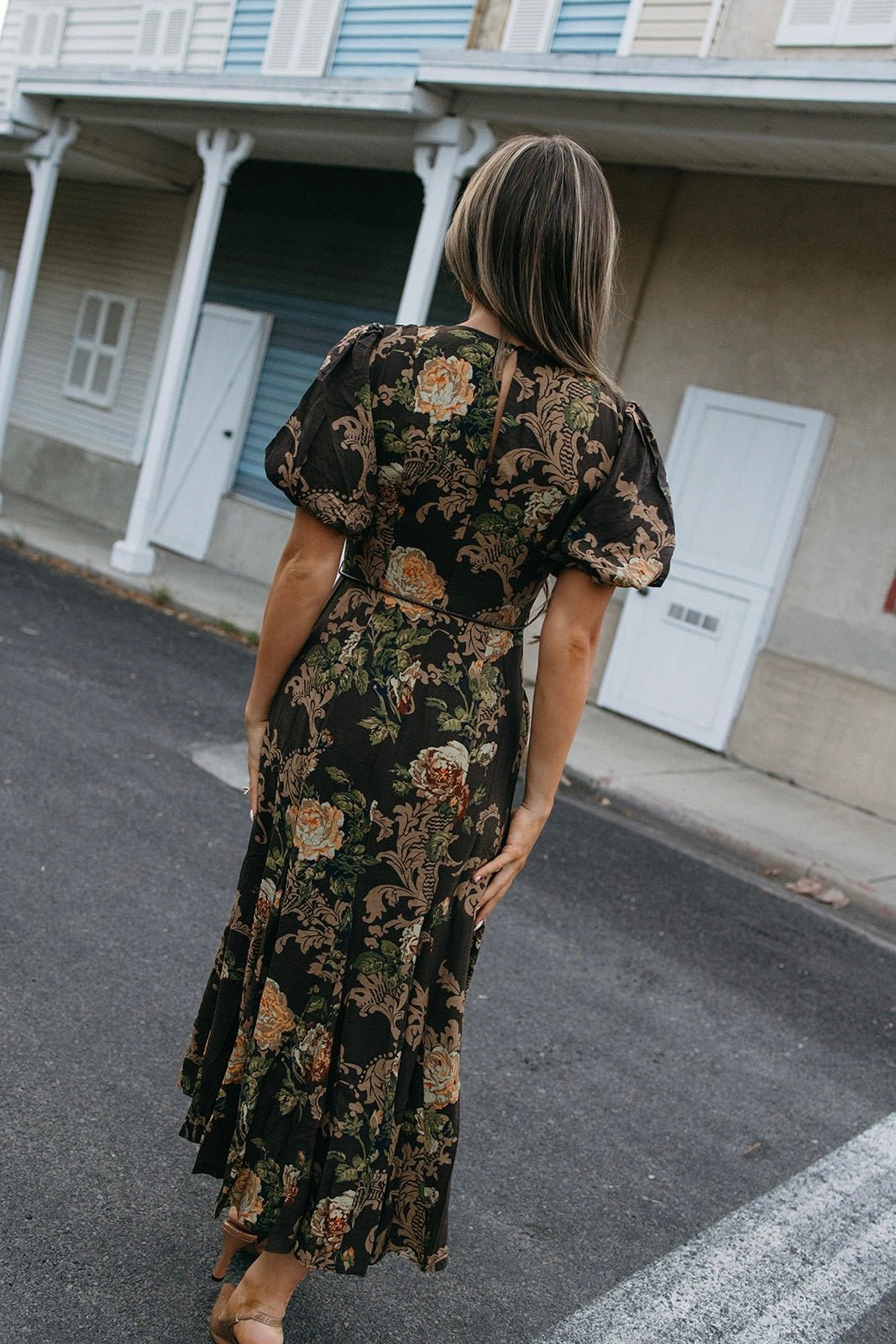 ASTR Lavena V-neck Puff Sleeve Dress