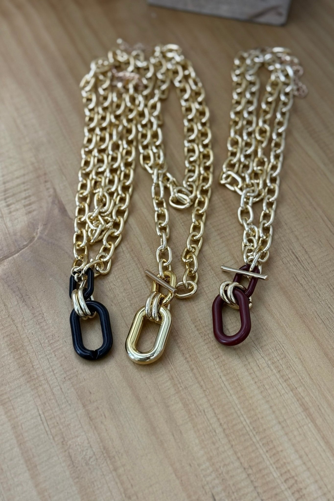 Thick Chain Necklace with Big Elliptical Pendant