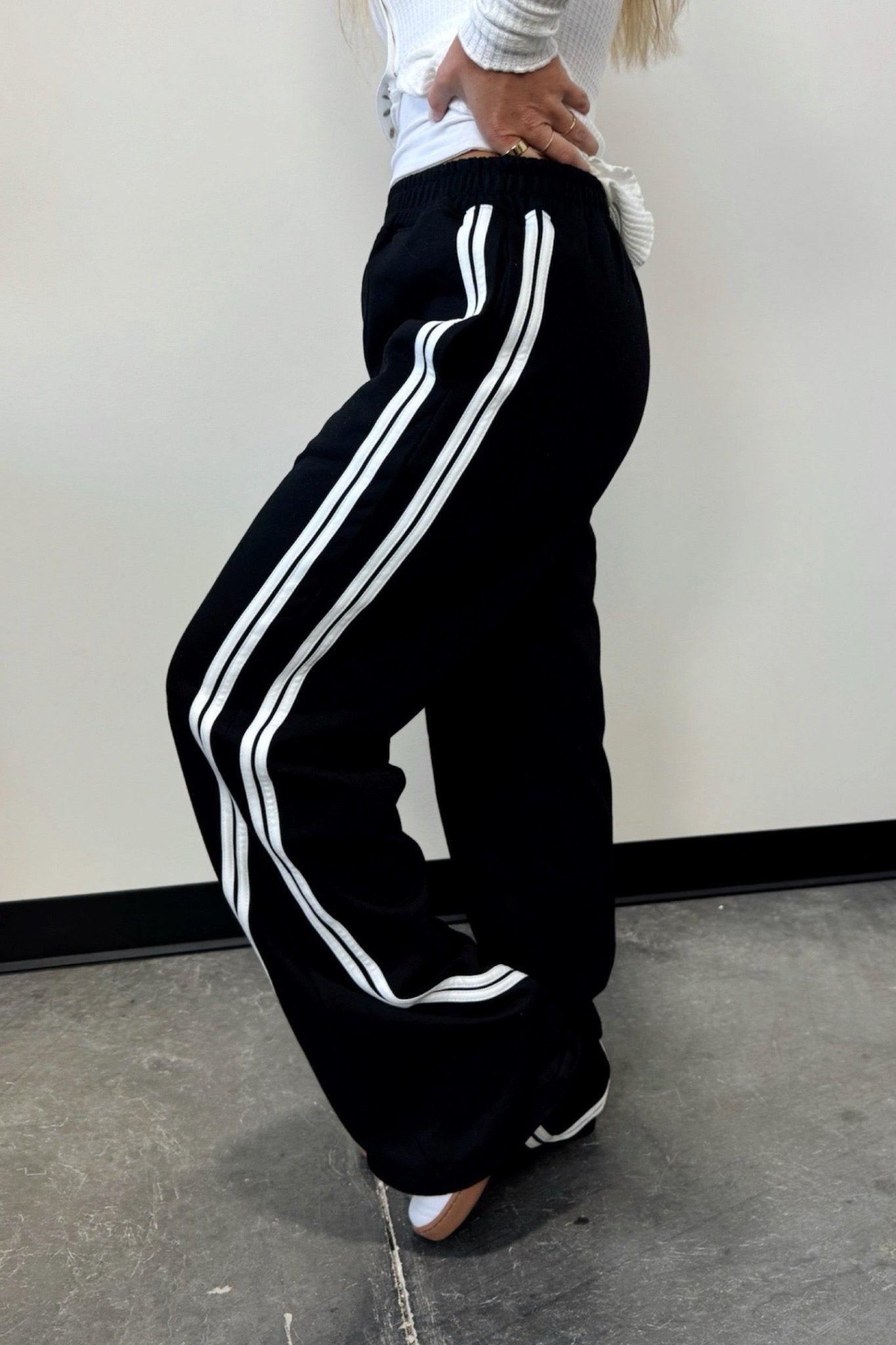 Contrast Glide Wide Leg Pants