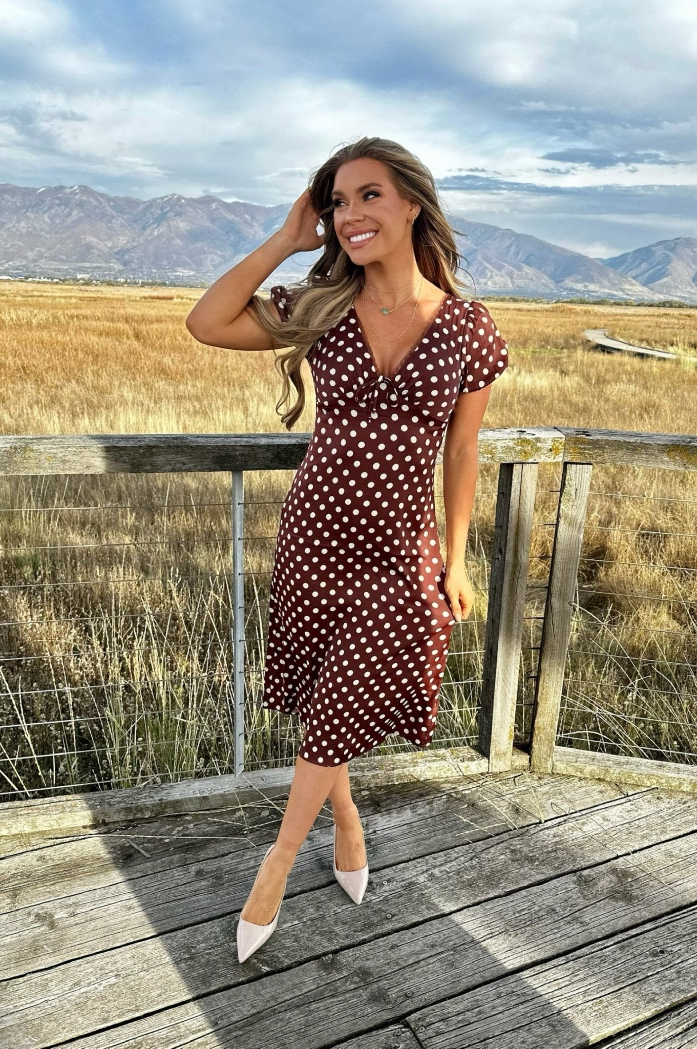Elegant Sweetheart V-Neck Polka Dot Midi Dress with Puff Sleeves