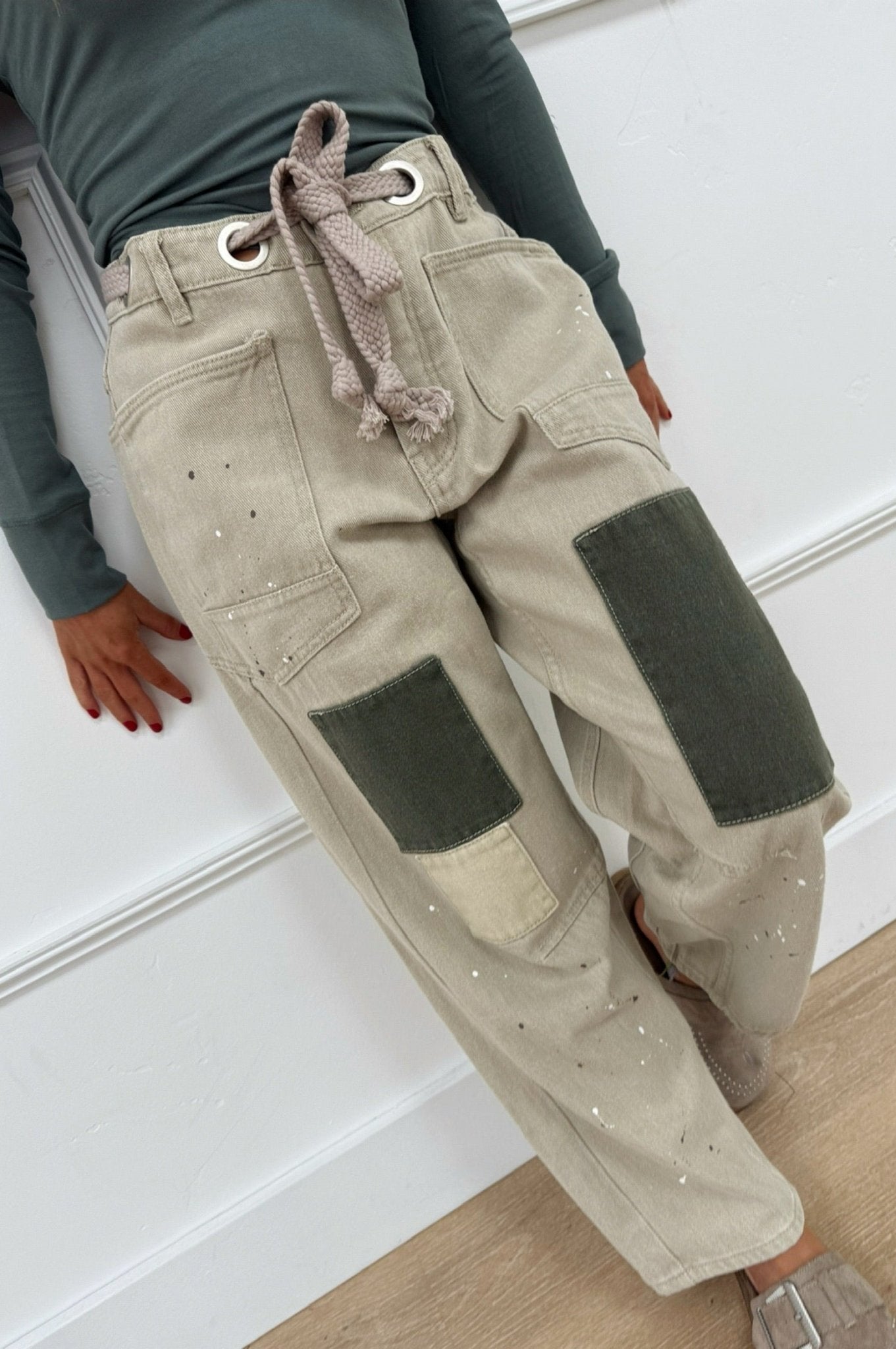 Gallery Walk Rope String Jeans