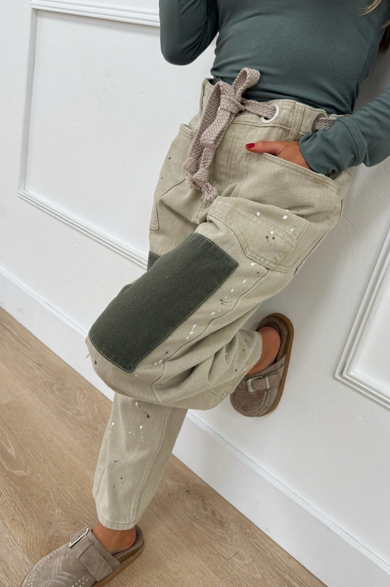 Gallery Walk Rope String Jeans