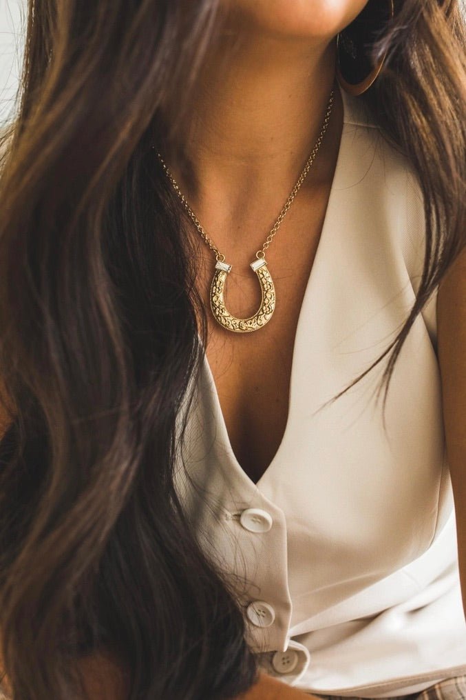 Hollow Range Necklace
