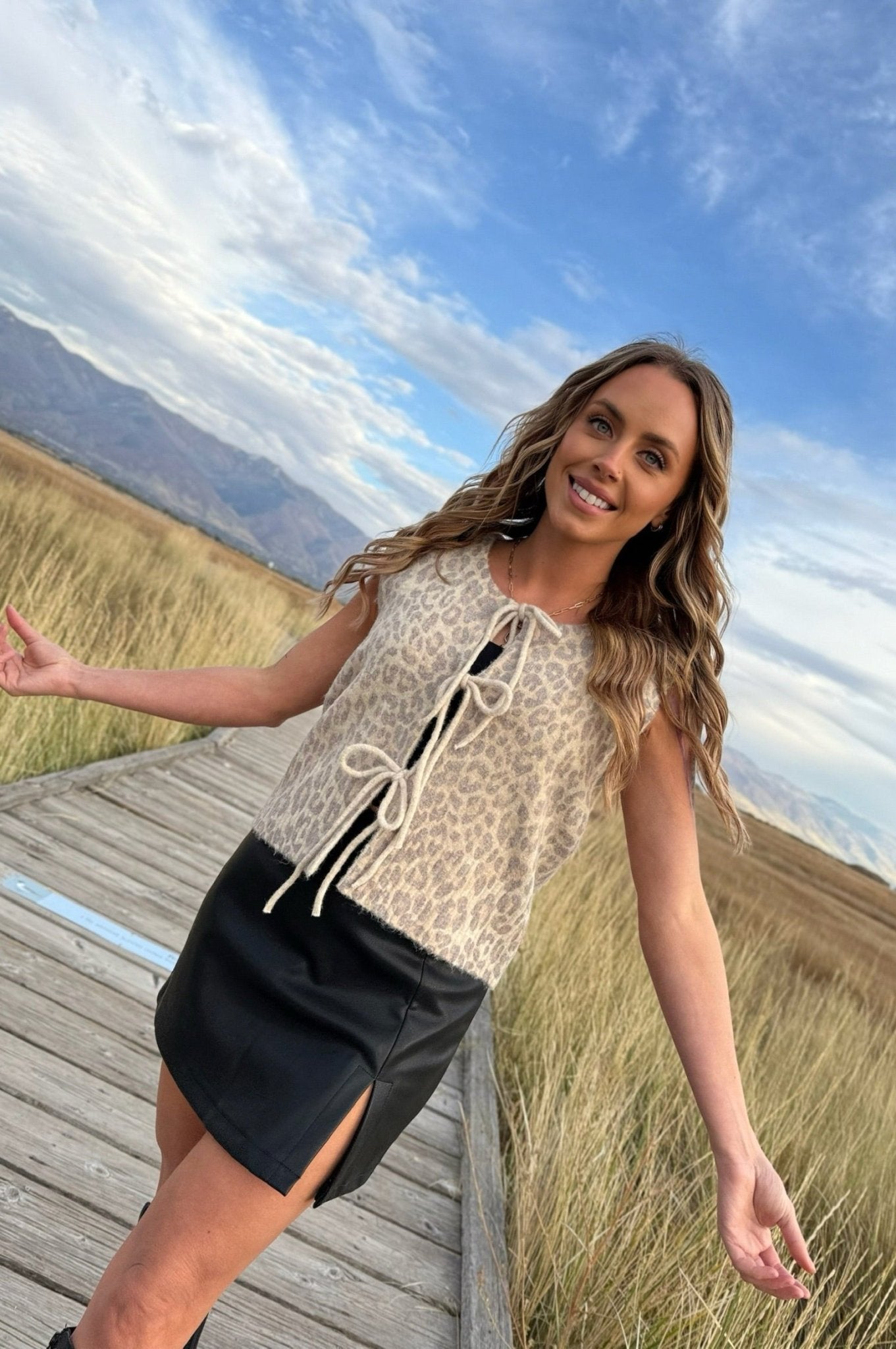 Chic Leopard Print Lace-Up Knit Sweater Vest - Women's Sleeveless Top