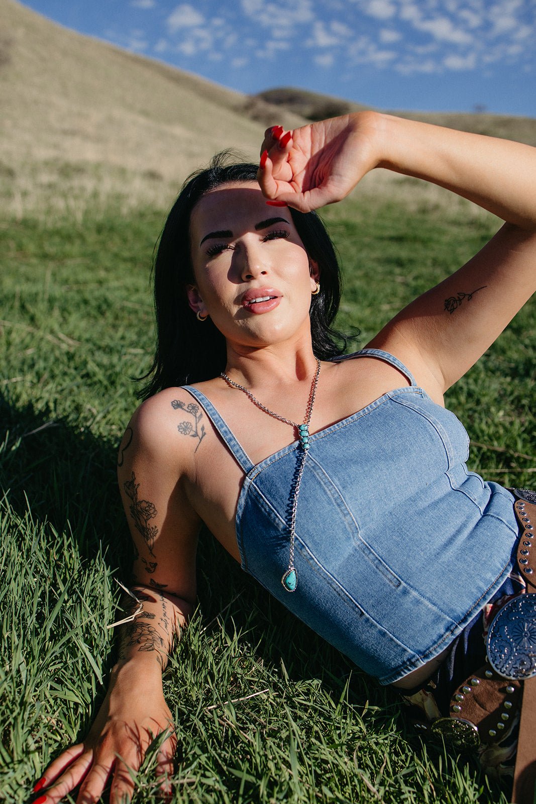 Turquoise lariat necklace with silver chain and drop pendant